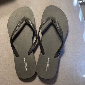 American eagle flip flops